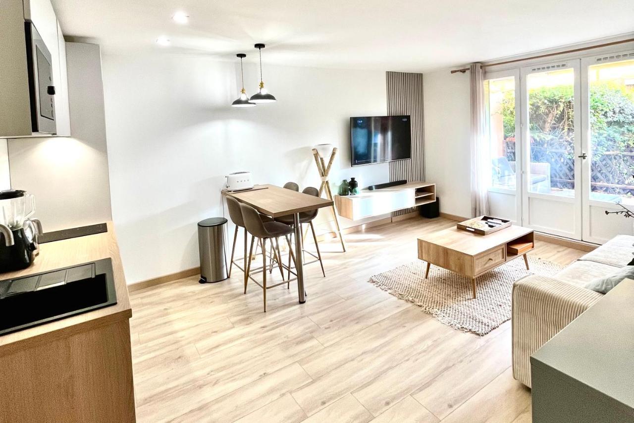 Magnifique 2 Chambres Terrasse Et Parking 圣特罗佩 外观 照片